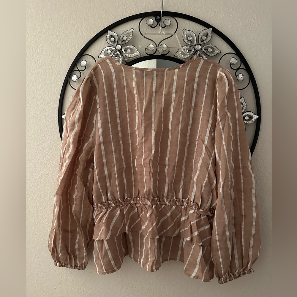 🌻Sweet Rain Raffled Hem Blouse - Picture 2 of 5